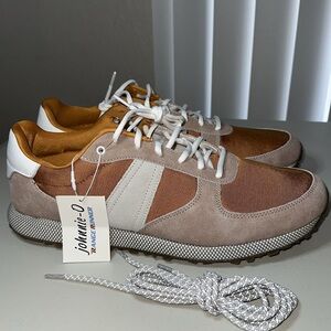 JOHNNIE-O TANGE RUNNER NEW, size 12, very comfy, last one! JNFW1480